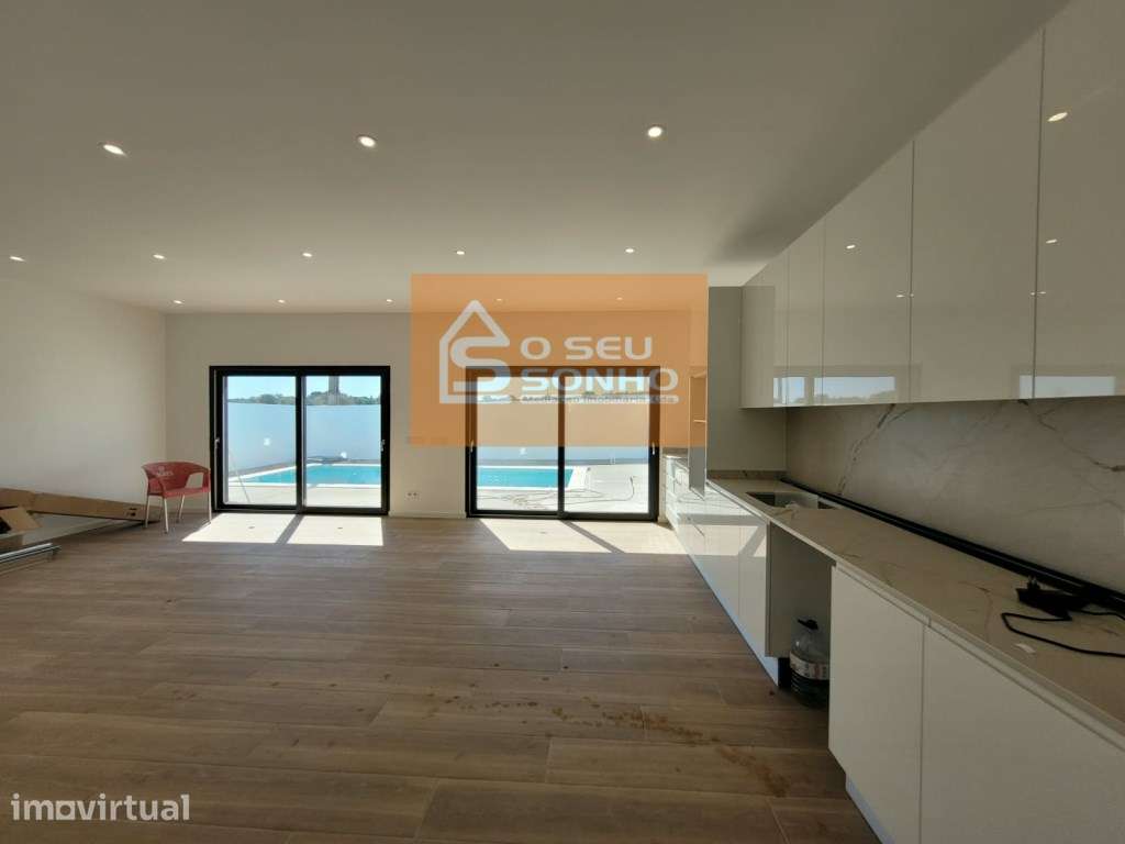 Moradia T3 Moderna com Piscina - Grande imagem: 4/25