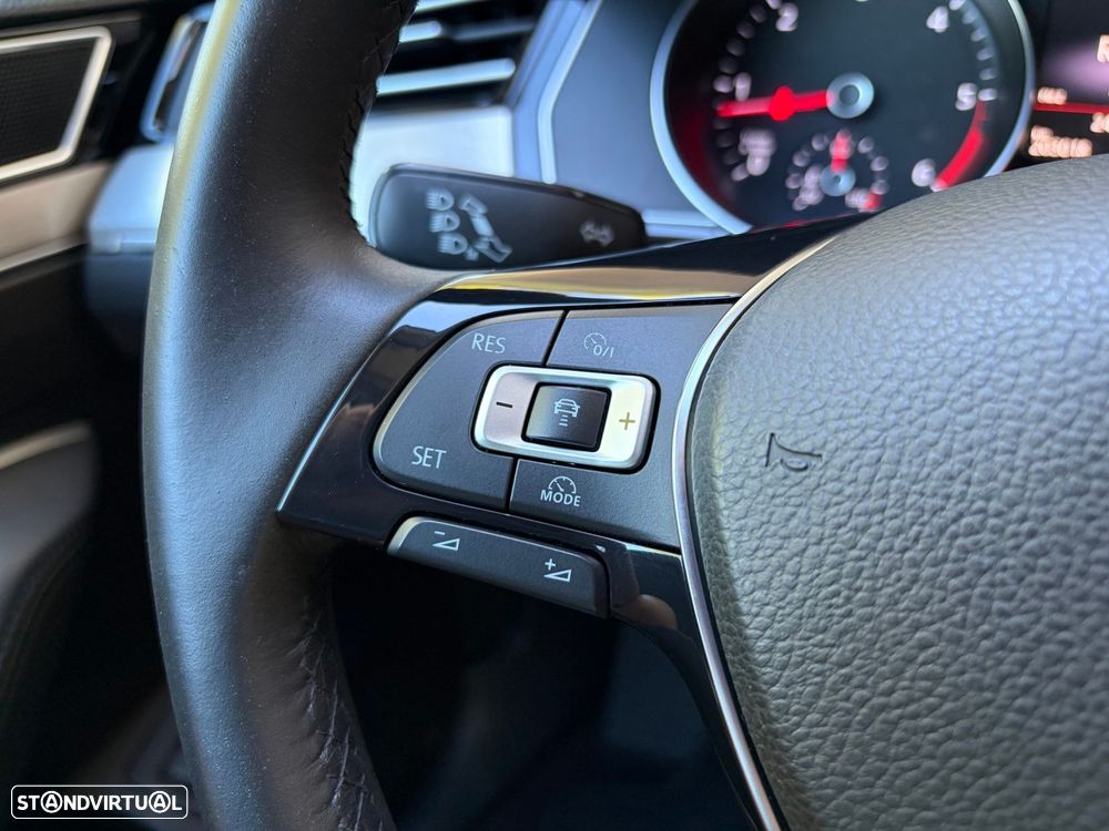 VW Passat Variant 2.0 TDI Highline DSG - 14