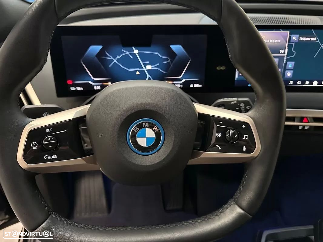 BMW iX xDrive 40 Pack Desportivo - 16