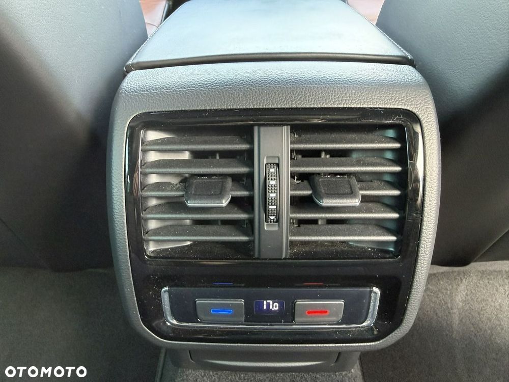 Volkswagen Passat Variant 2.0 TDI SCR DSG Elegance - 19