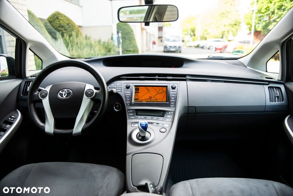 Toyota Prius (Hybrid) Executive - 26
