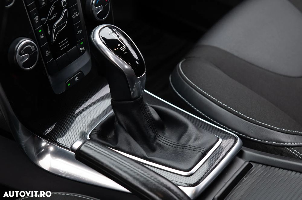 Volvo V40 D3 Geartronic Momentum - 16