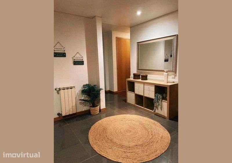 Arrenda-se T3 mobilado em Valongo — 1450€/mês [SOMENTE A CURTO PRAZO] - Grande imagem: 2/12