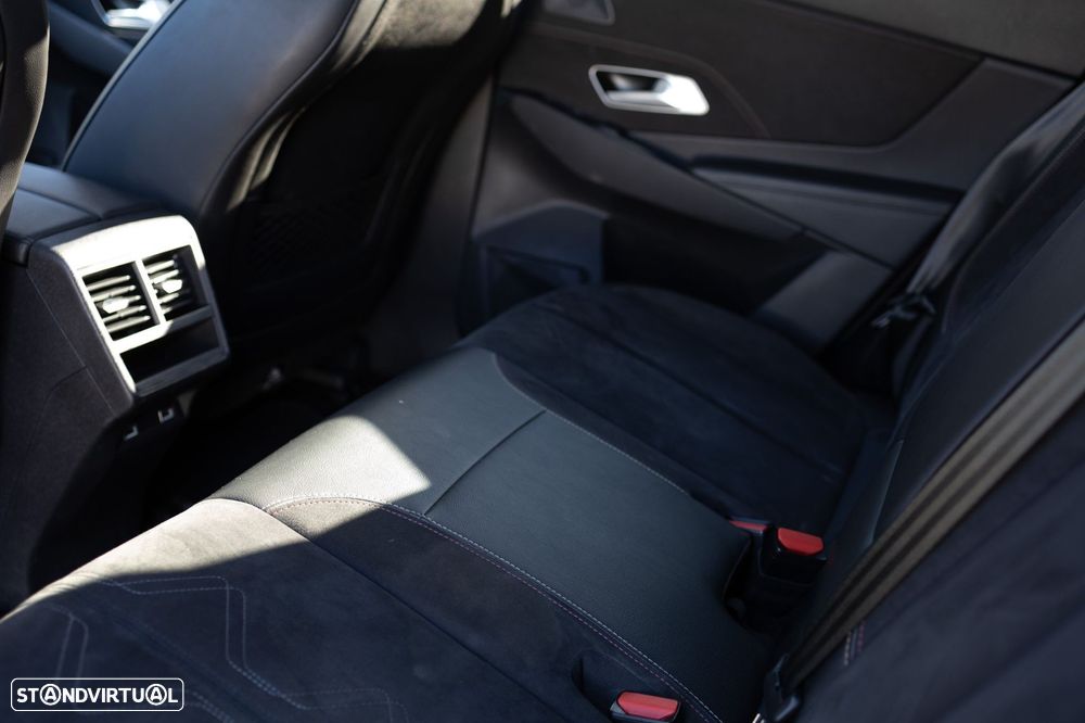 DS DS7 Crossback E-Tense Performance Line EAT8 - 32