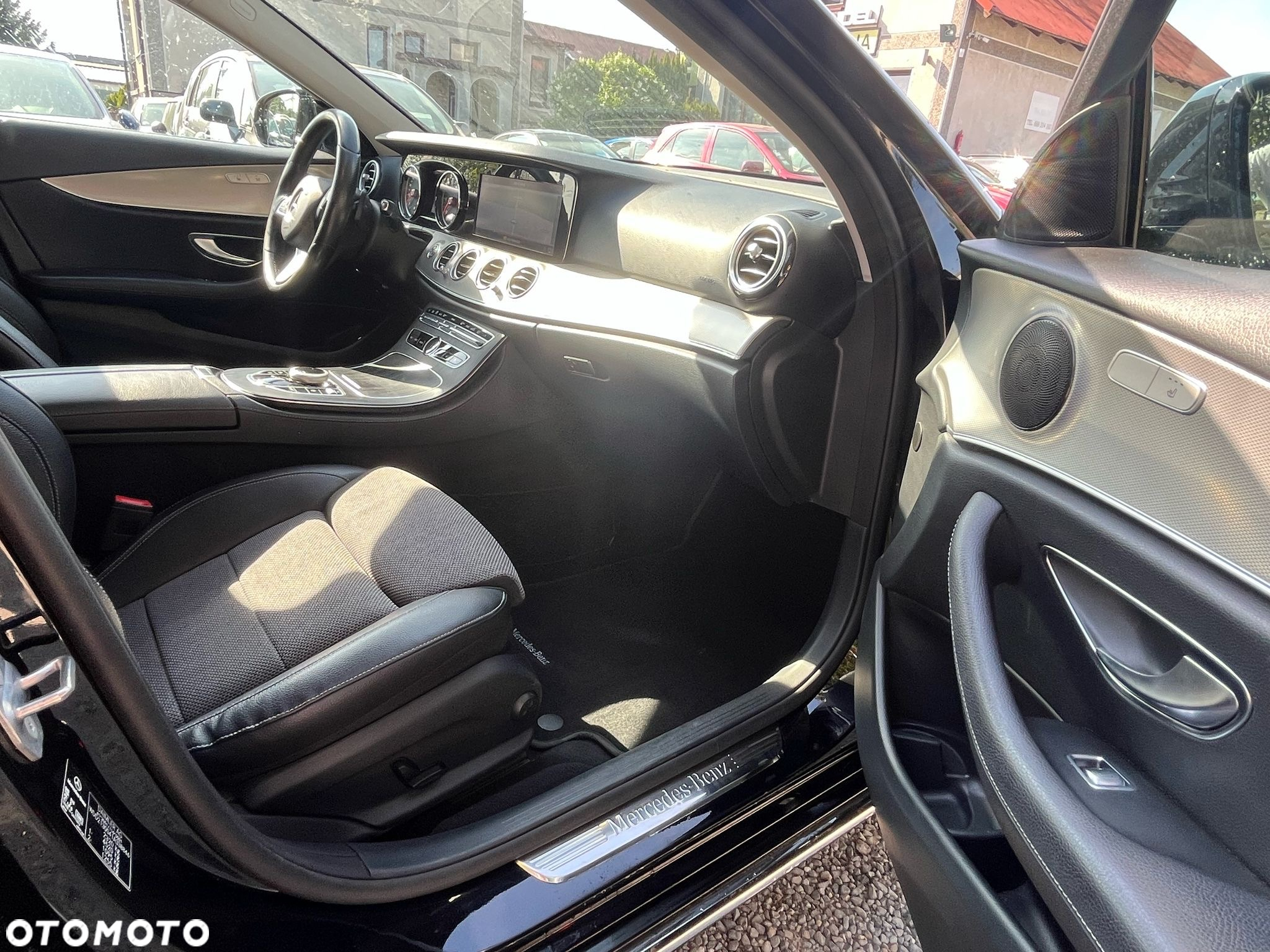 Mercedes-Benz Klasa E 220 d 9G-TRONIC AMG Line - 23