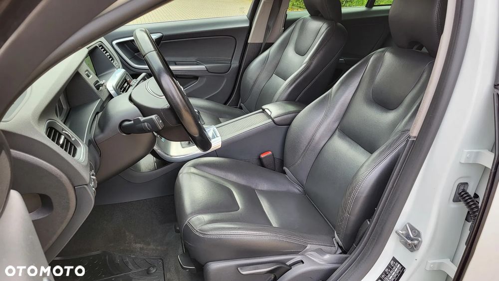 Volvo V60 D4 Drive-E Momentum - 10