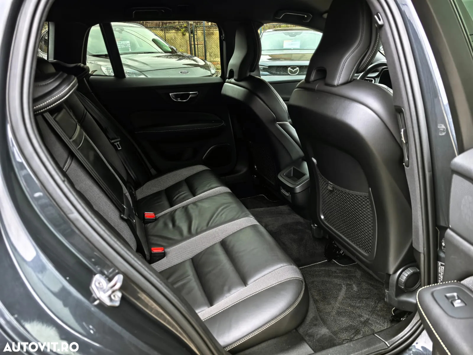 Volvo V60 D3 R-Design - 13