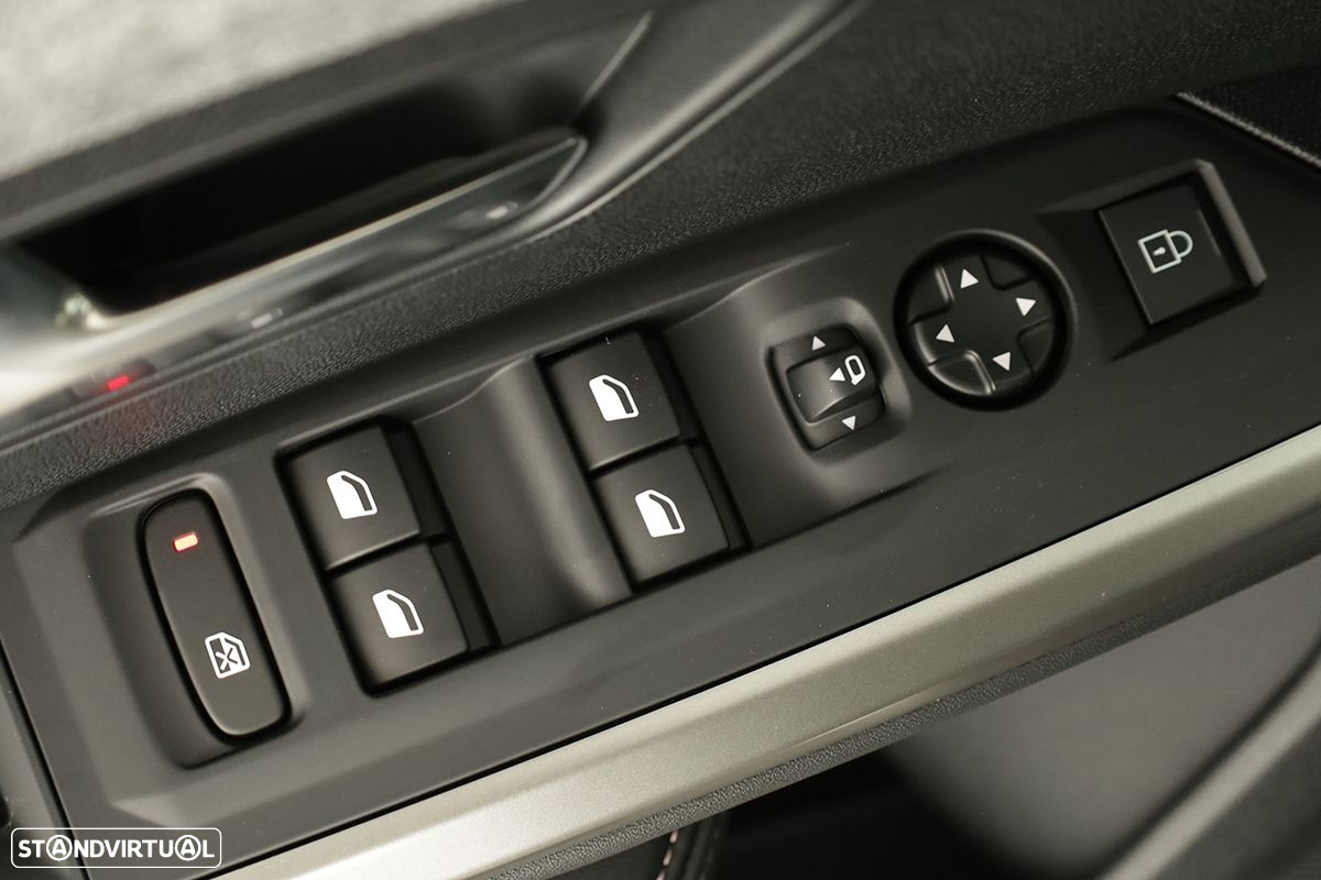 Peugeot 3008 1.2 Hybrid Allure e-DCS6 - 18