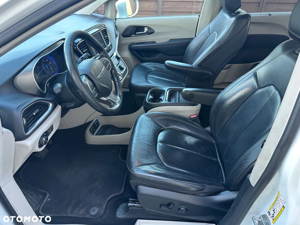 Chrysler Pacifica - 20