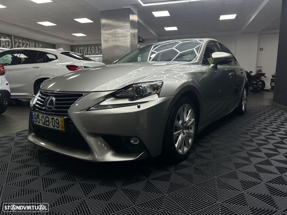 Lexus IS 300H Sport Edition - 3