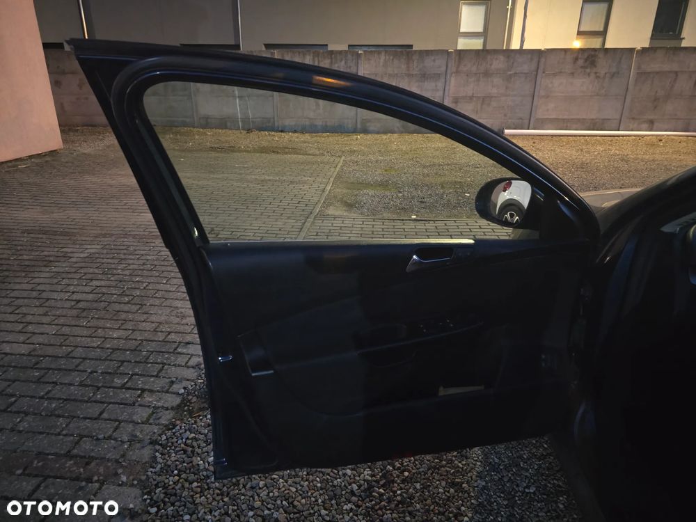 Volkswagen Passat 1.9 TDI DPF Sportline - 12