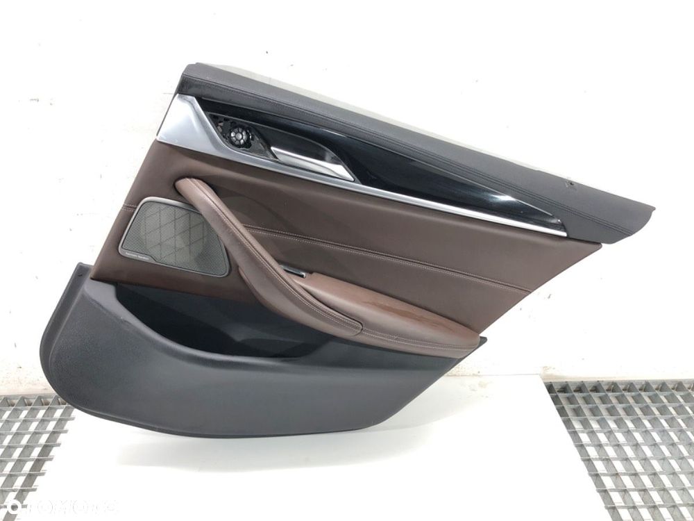 BOCZEK DRZWI TYŁ PRAWY TAPICERKA  BMW 5 (G30, F90) 2016 - 2022 540 i xDrive 250 kW [340 KM] benzyna - 1