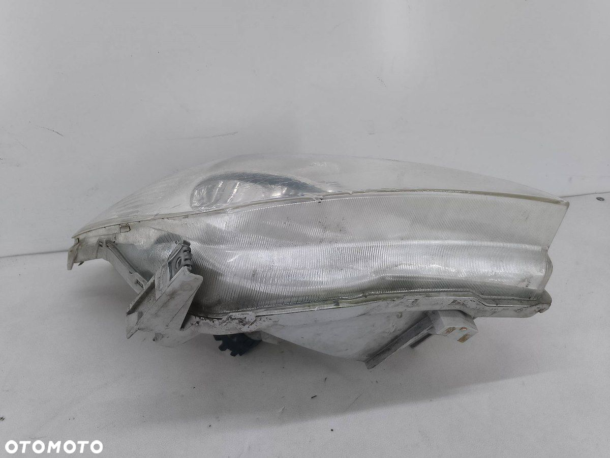 LAMPA PRZÓD PRAWA TOYOTA COROLLA VERSO I - 2