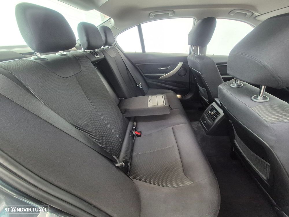 BMW 316 i Line Modern Auto - 25