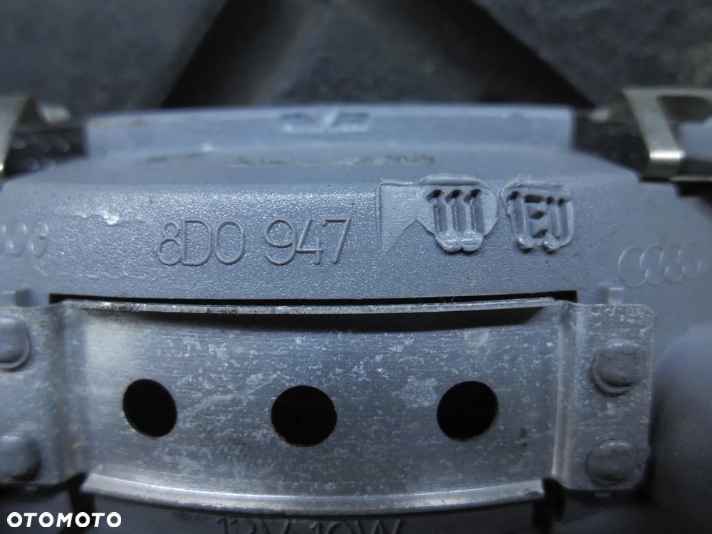 LAMPKA PODSUFITKI AUDI A3 8L 8D0947111 - 2