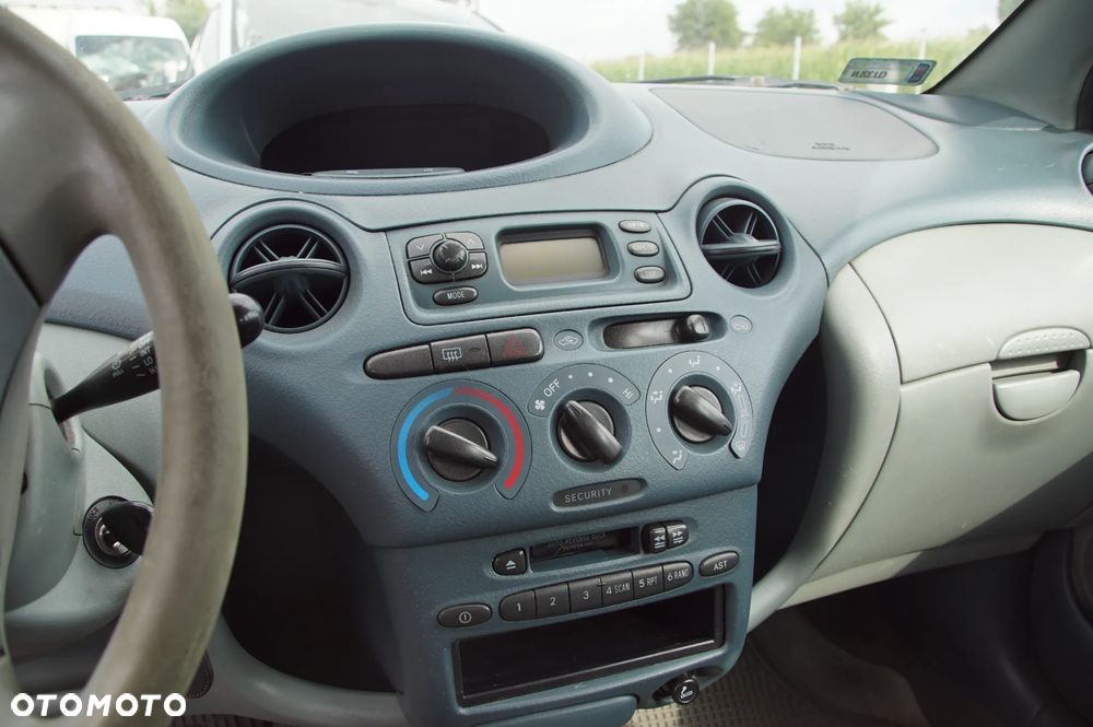 Auto na części - Toyota Yaris I 5D HB 1.0 VVTi 68 KM 1SZ-FE MTM 199 2001R Silnik Skrzynia Zderzak Maska Klapa Drzwi Szyba Klamka Deska Kokpit Sterownik Moduł Wyświetlacz - 11