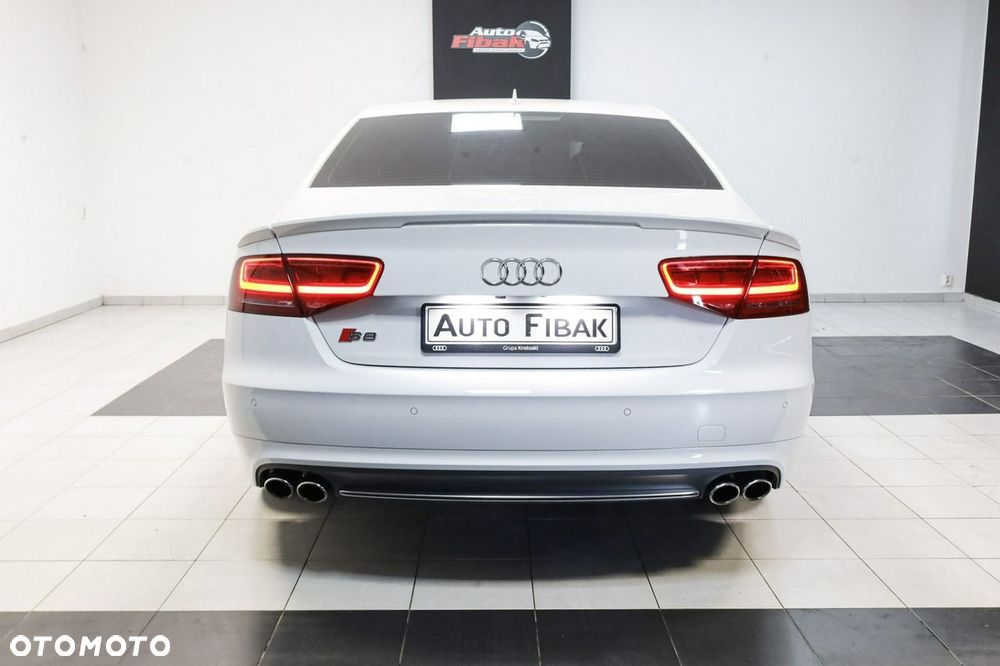 Audi S8 - 12