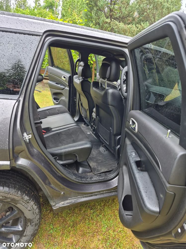 Jeep Grand Cherokee - 12
