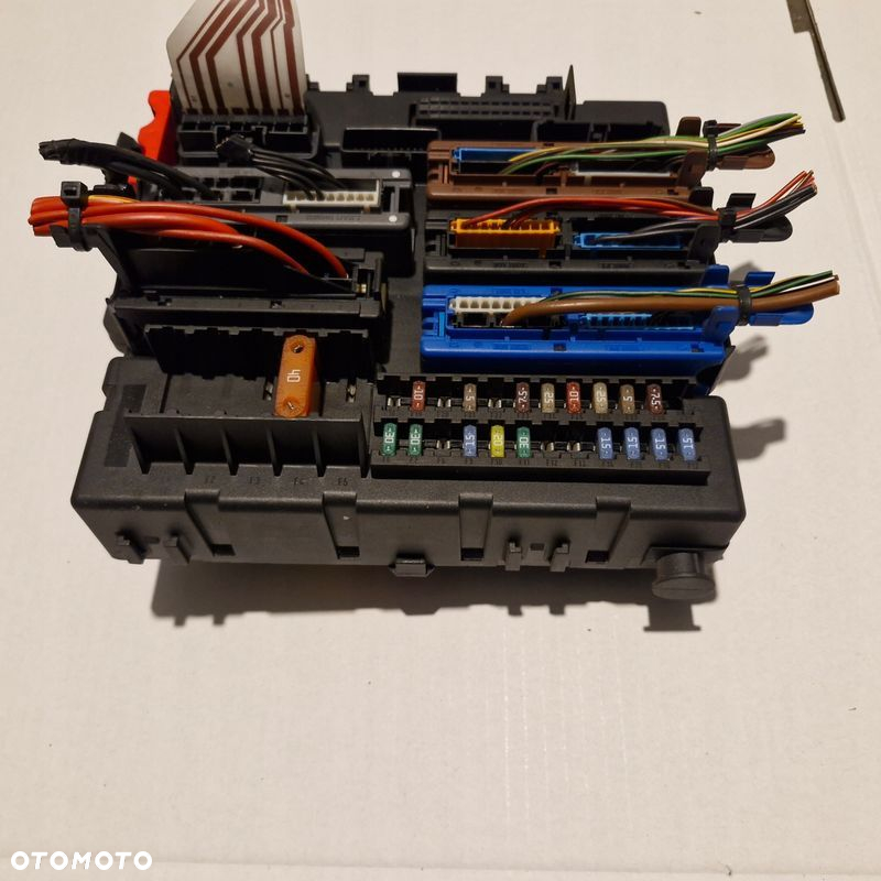 SKRZYNKA BEZPIECZNIKÓW MODUŁ BSI OPEL VECTRA C 1.8 16V 13205777 FS - 2