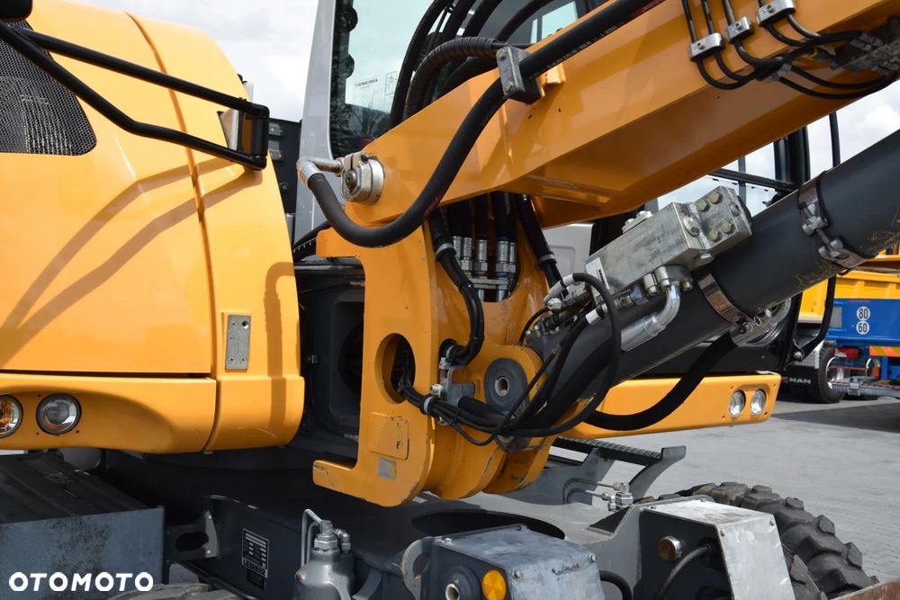 Liebherr A910 COMPACT / KOPARKA KOŁOWA / KABINA / KLIMATYTZACJA / SPYCH / PODPORY / DODATKOWY OSPRZĘT / SPROWADZONA - 17
