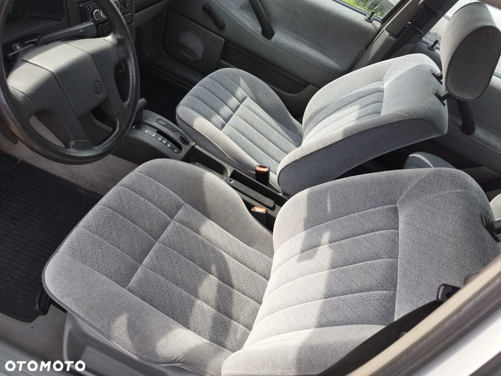Volkswagen Passat 2.0 GL - 25