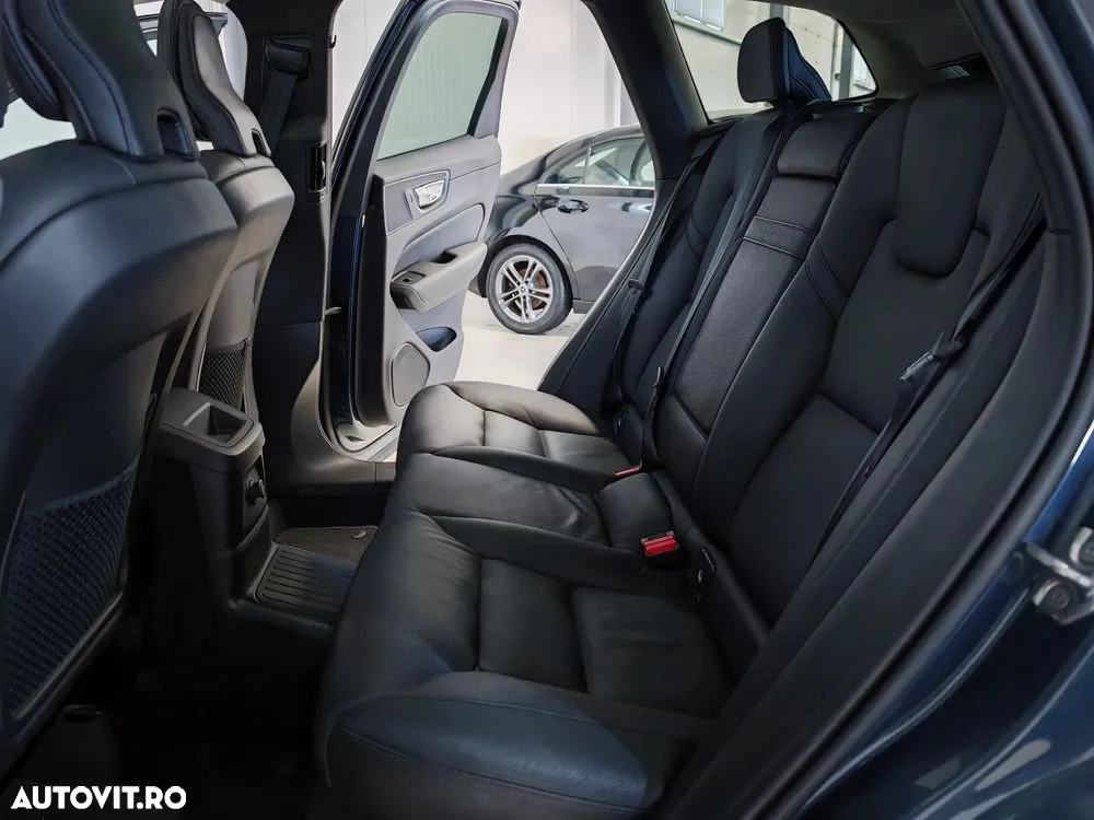 Volvo XC 60 T8 Twin Engine AWD Geartronic Momentum - 12