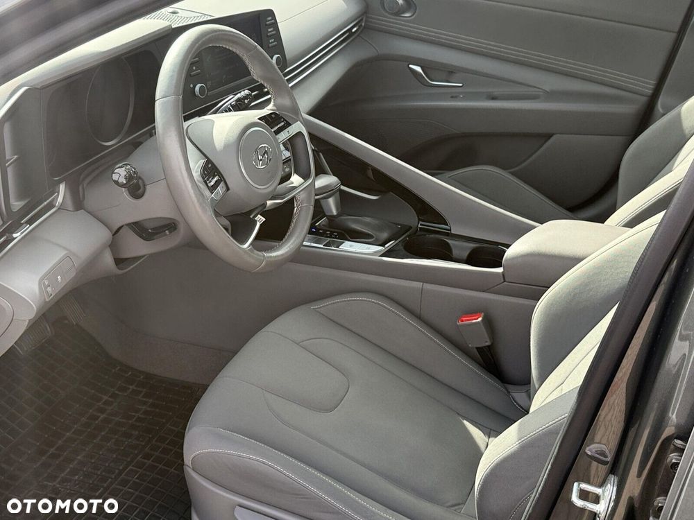 Hyundai Elantra 1.6 Smart CVT - 12
