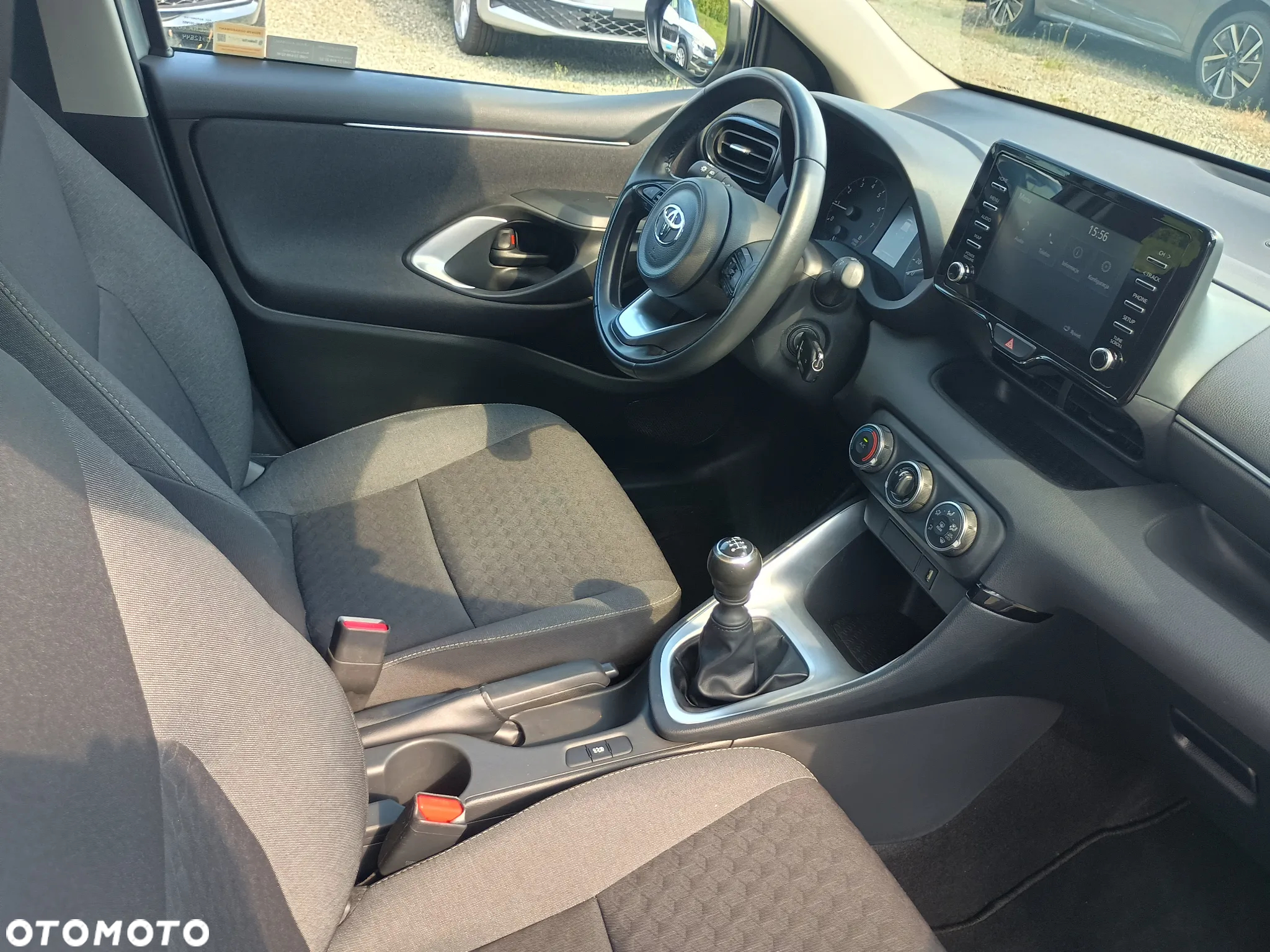 Toyota Yaris 1.5 Comfort - 21