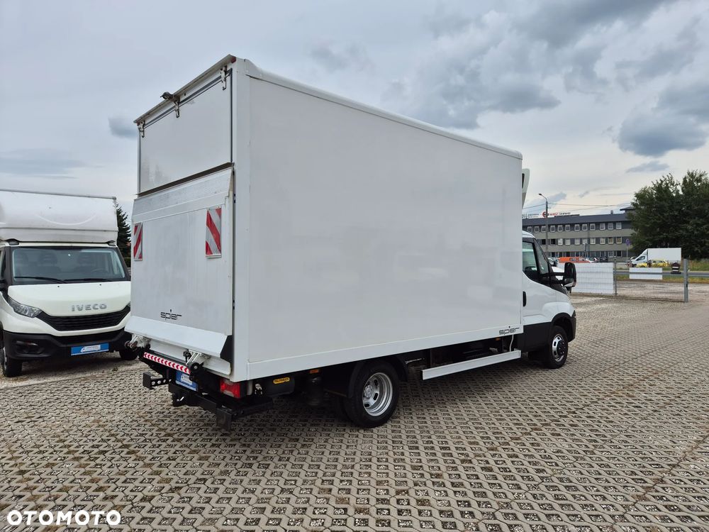 Iveco Daily 50C18 / 35C18 3.0 HPi Hi-Matic, kontener 4.38m x 2.25m x 2.38m , winda 750KG, klimatyzacja, pneumatyka, HAK 3.5T - 4