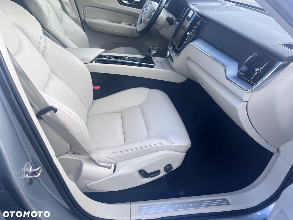 Volvo XC 60 T6 AWD Geartronic Momentum Pro - 22