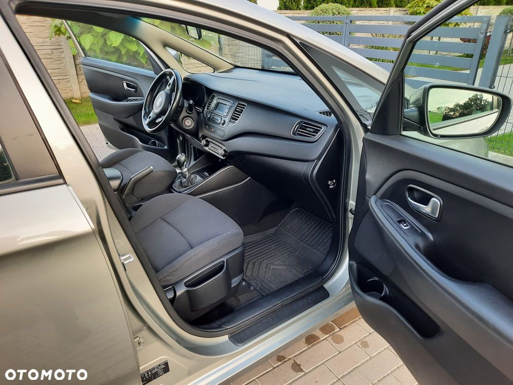 Kia Carens - 10