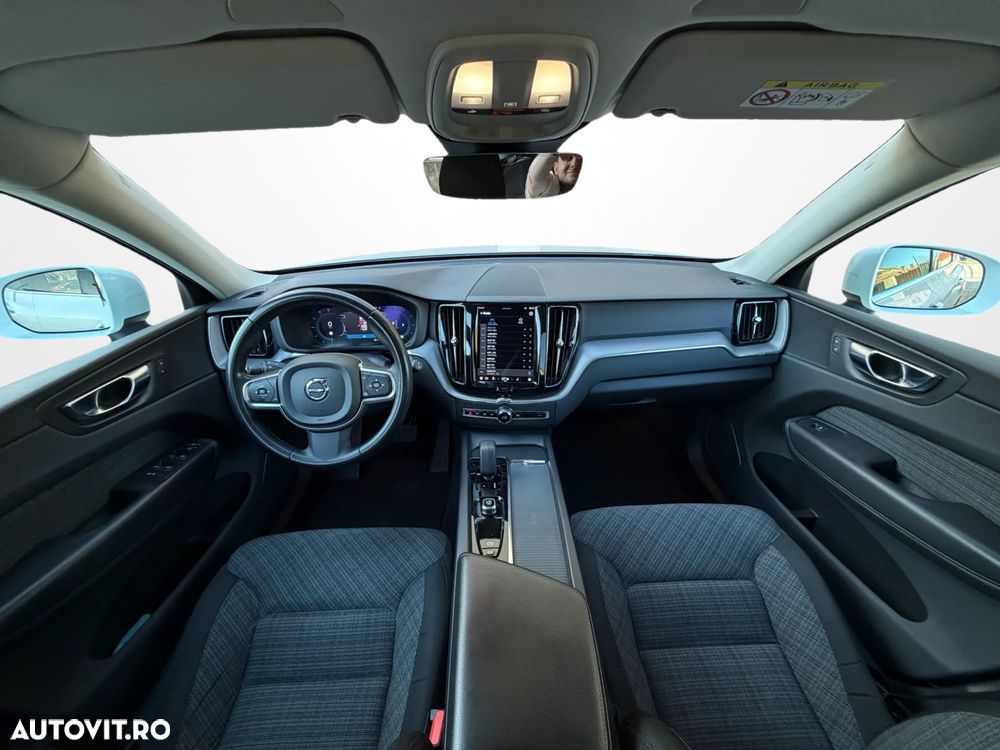 Volvo XC 60 B4 MHEV AWD Momentum Pro - 8