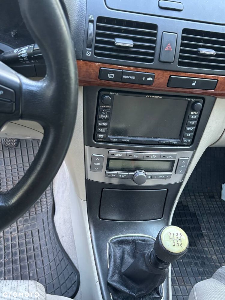Toyota Avensis 2.0 D-4D - 5