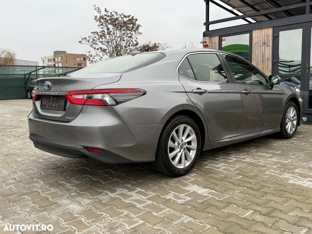 Toyota Camry Luxury - 10