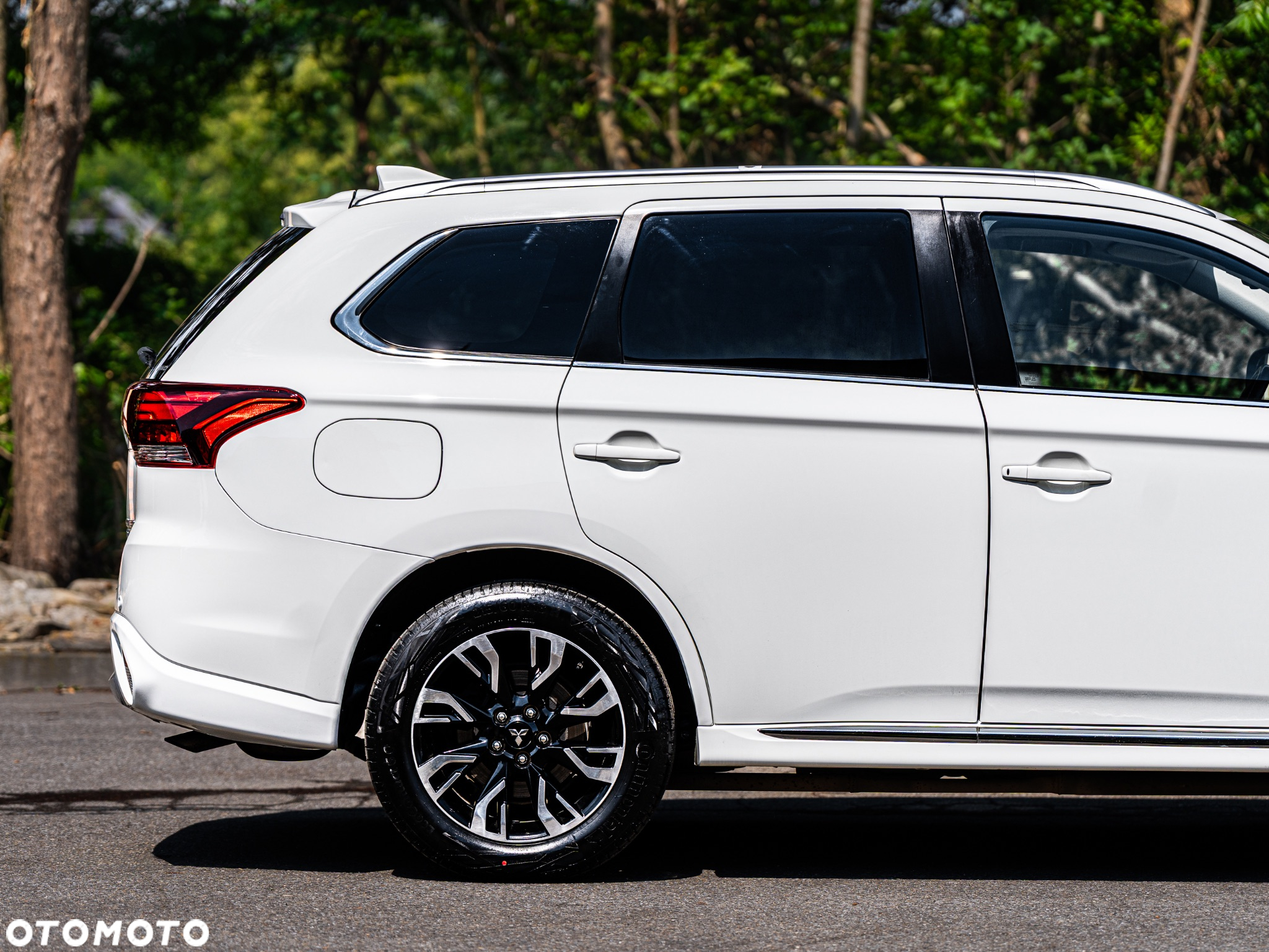Mitsubishi Outlander 2.0 4WD Plug-In Hybrid Plus - 7
