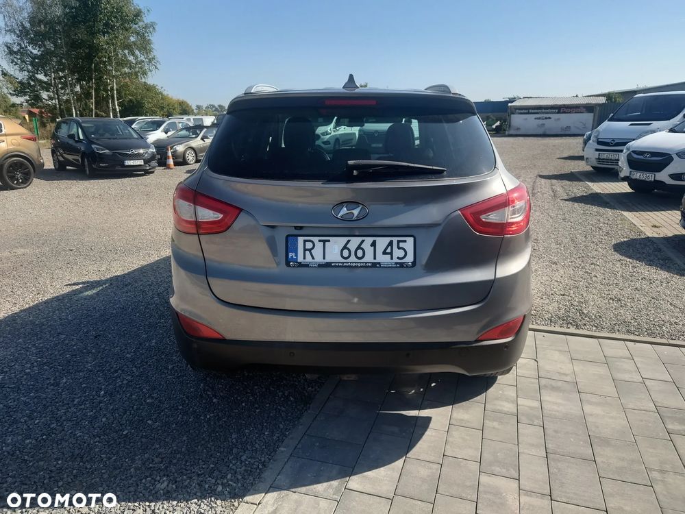 Hyundai ix35 2.0 CRDi 4WD Fifa World Cup Gold Edition - 4