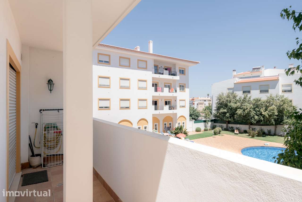 Apartamento de 2 Quartos em Lagos — Conforto, Localização e Potencial - Grande imagem: 2/29
