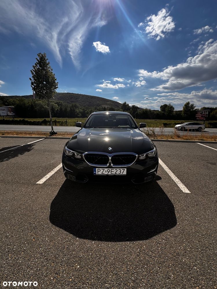 BMW Seria 3 330e Luxury Line - 12