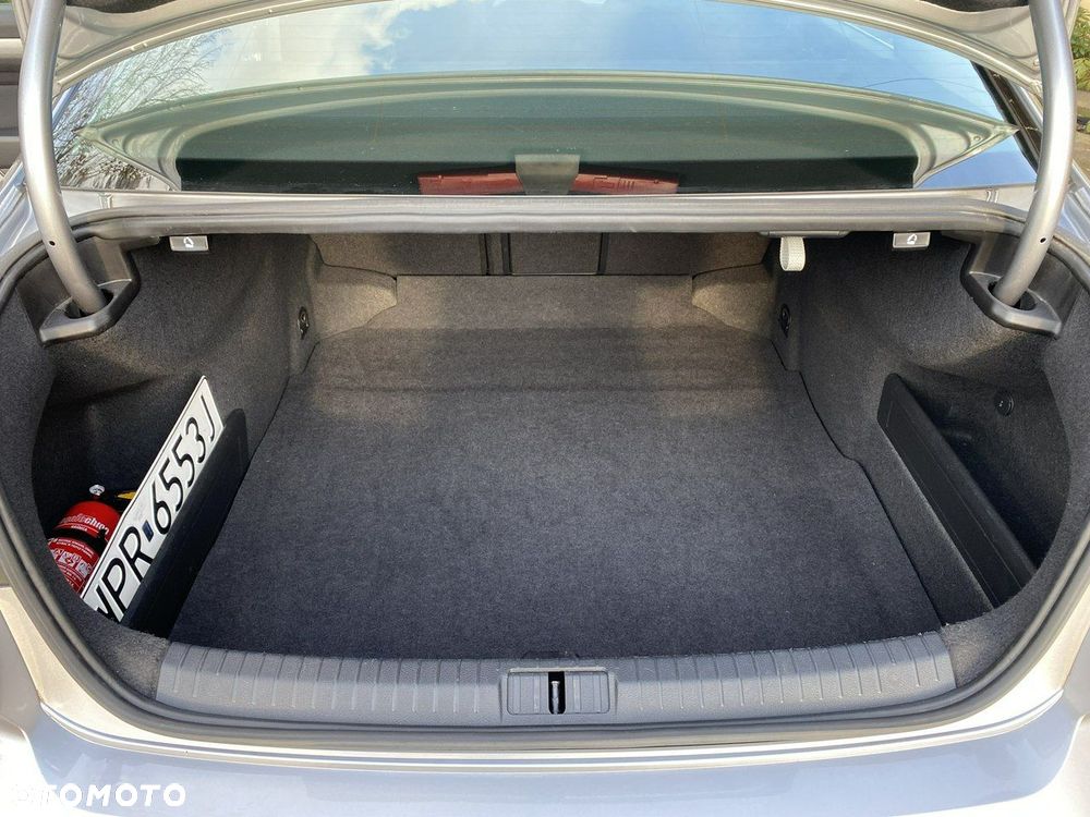 Volkswagen Passat 2.0 TSI Business DSG - 32