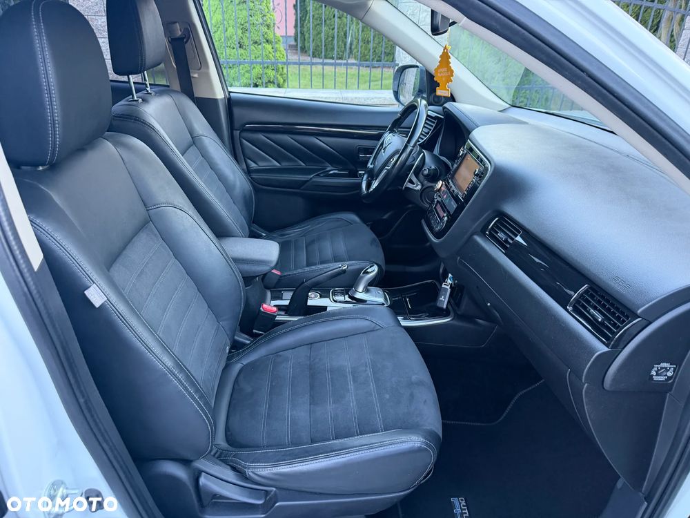 Mitsubishi Outlander 2.0 4WD Plus - 5