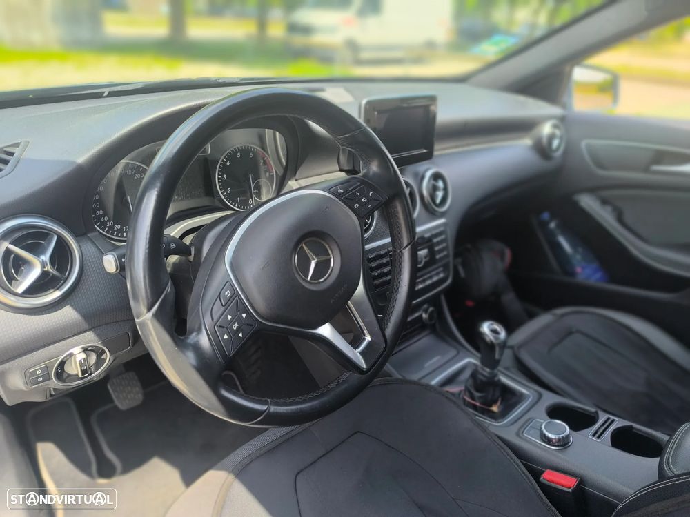 Mercedes-Benz A 180 (BlueEFFICIENCY) - 2