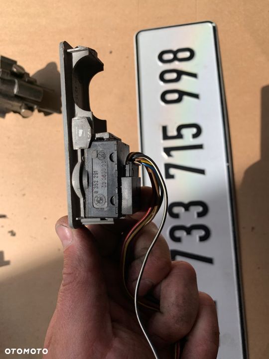 PRZYCISK POMPOWANIA PODUSZKI FOTELA BMW E38 - 3