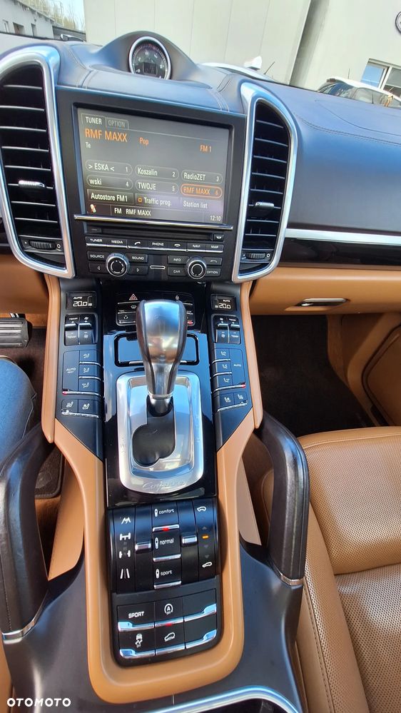 Porsche Cayenne - 15