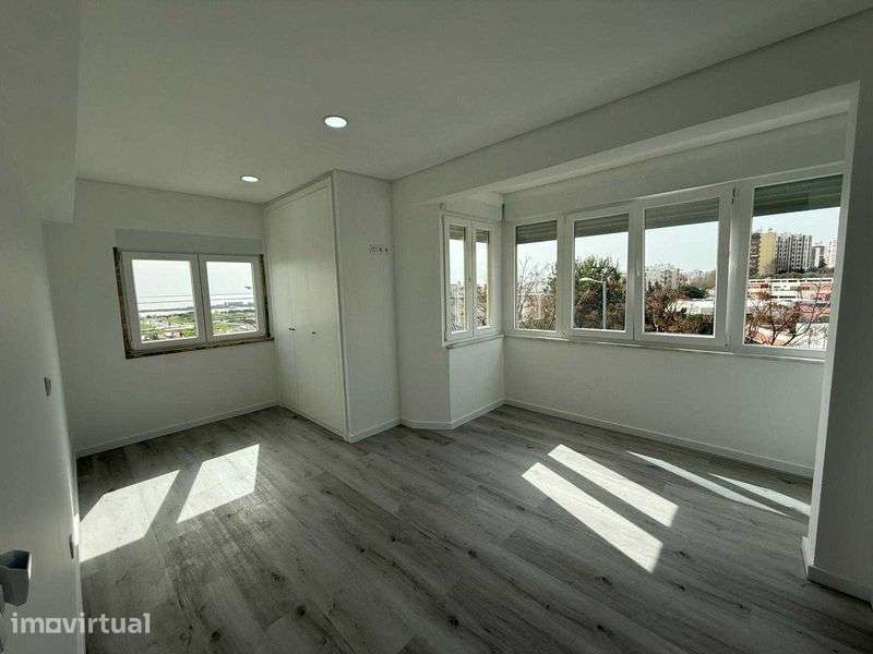 T3 Totalmente Remodelado com Vista Rio – Póvoa de Santa Iria - Grande imagem: 5/12