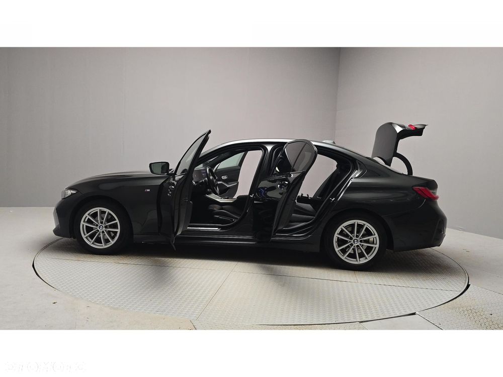 BMW Seria 3 320d xDrive mHEV M Sport - 10