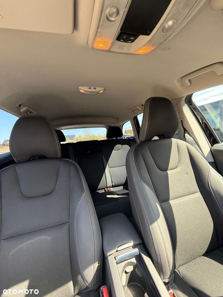 Volvo XC 60 D5 AWD Momentum - 9