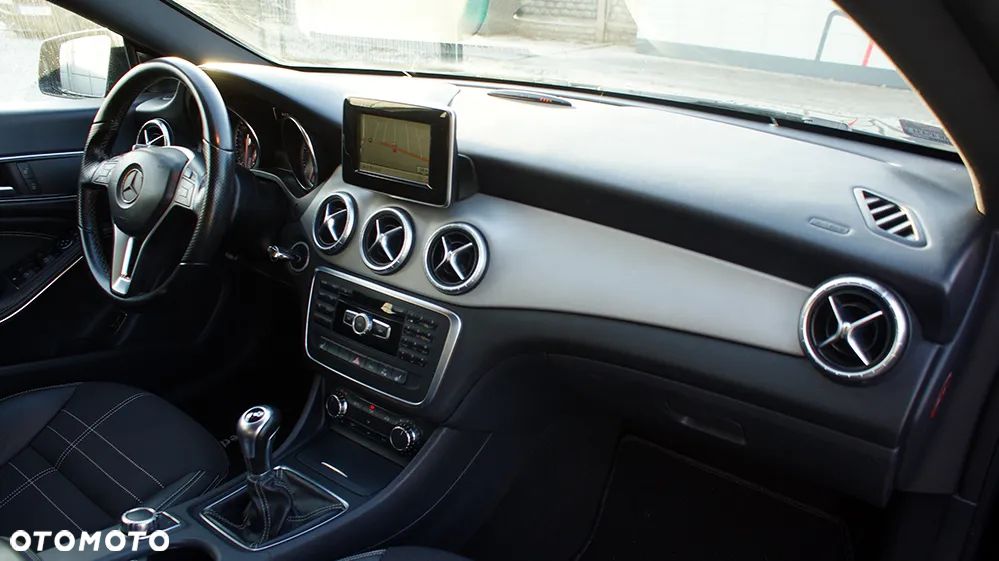 Mercedes-Benz CLA 200 - 12