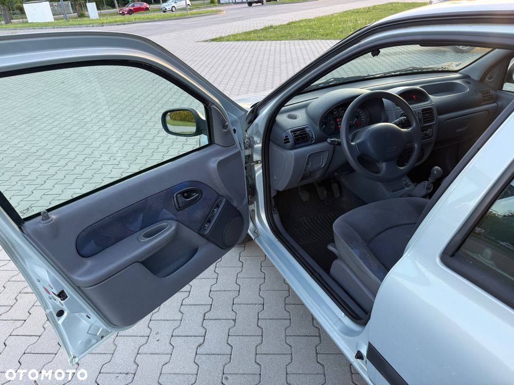 Renault Clio 1.4i RT - 12