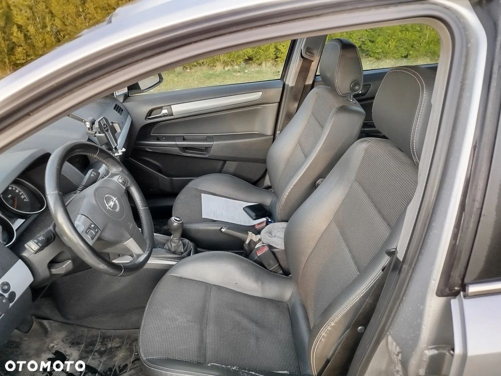 Opel Astra 1.9 CDTI Cosmo - 10