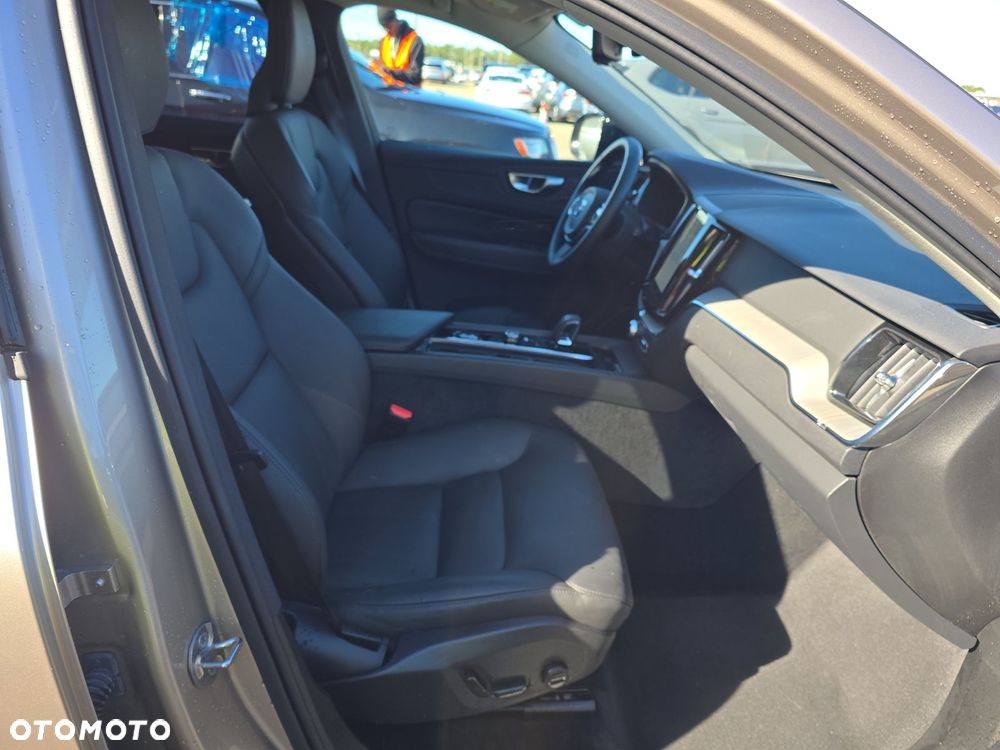 Volvo XC 60 B5 B AWD Plus Bright - 10